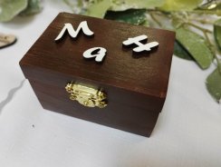 Krabička na prstýnky s iniciály - hnědá