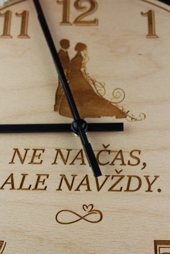 Dřevěné hodiny  - Svatební pár