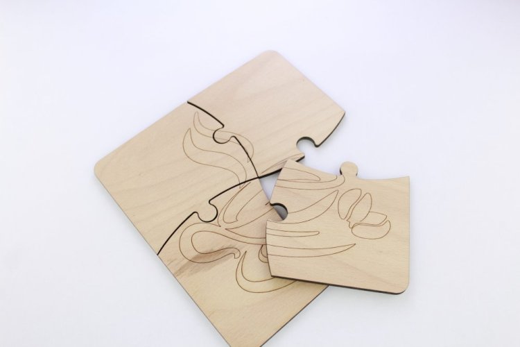 Podtácek ve tvaru puzzle s kávou - vektorový