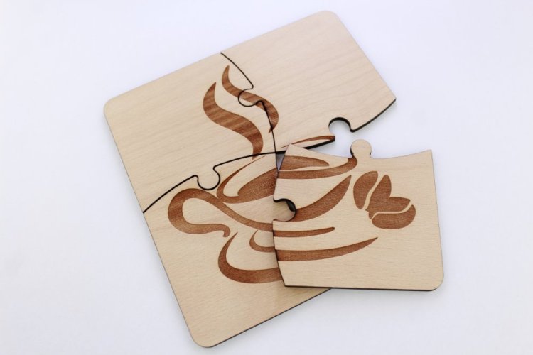 Podtácek ve tvaru puzzle s kávou - rastrový