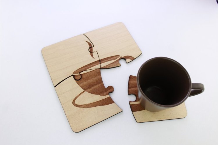 Podtácek ve tvaru puzzle s čajem - rastrový