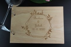 Dřevěné fotoalbum svatební - šestiúhelník + FIX A ROŽKY NA FOTKY ZDARMA!