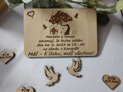 Svatební oznámení - pár pod stromem