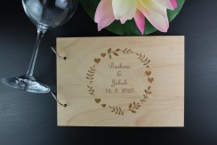 Dřevěné fotoalbum svatební - jména a datum + FIX A ROŽKY NA FOTKY ZDARMA!